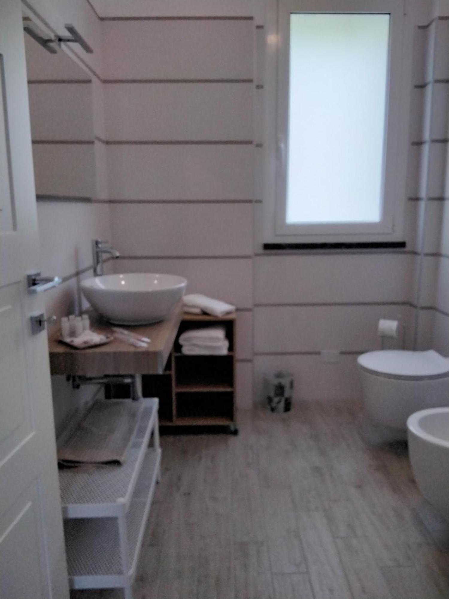 "Vento Di Levante Suite" Benvenuti In Collina 카사르자리구레 객실 사진
